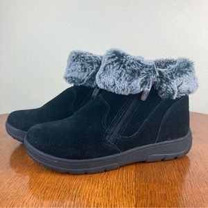 Khombu Jessica black suede faux fur trimmed booties size 9
